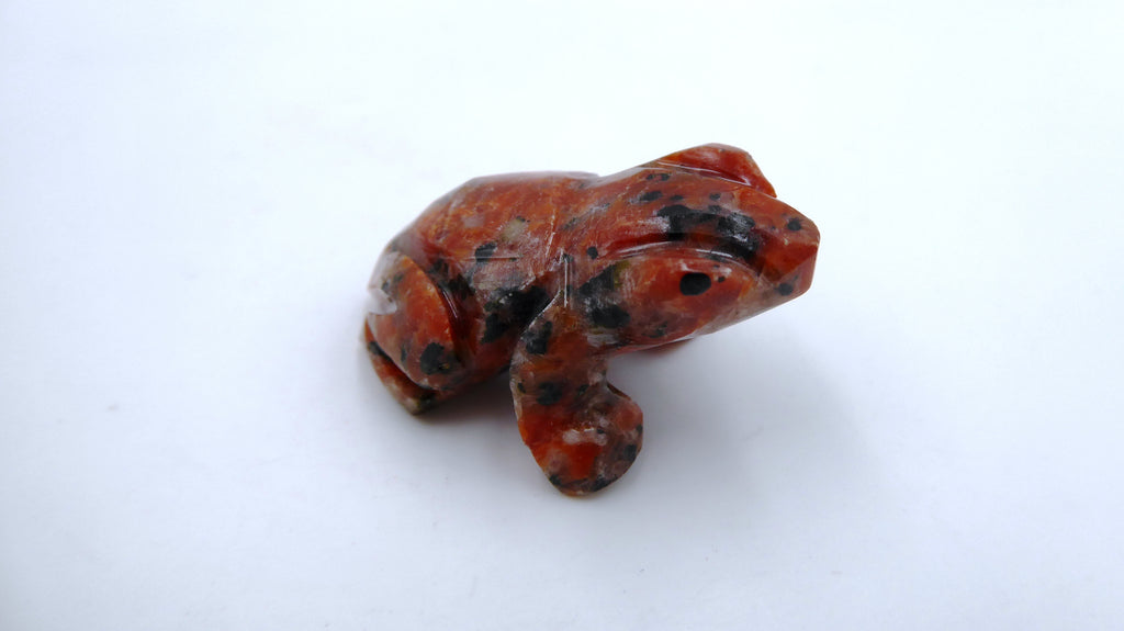 Petite grenouille en rhodonite