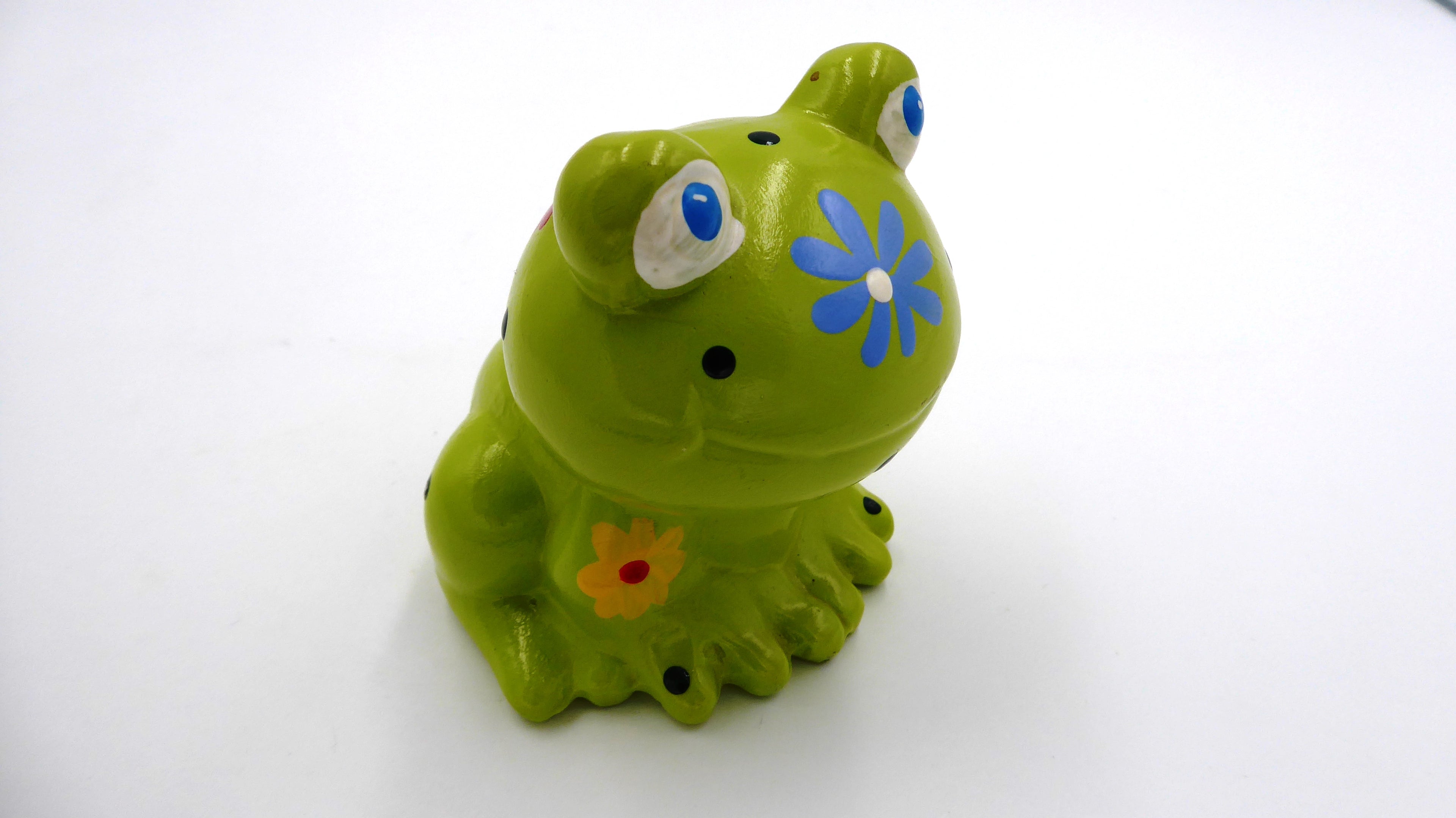 Petite tirelire en céramique verte