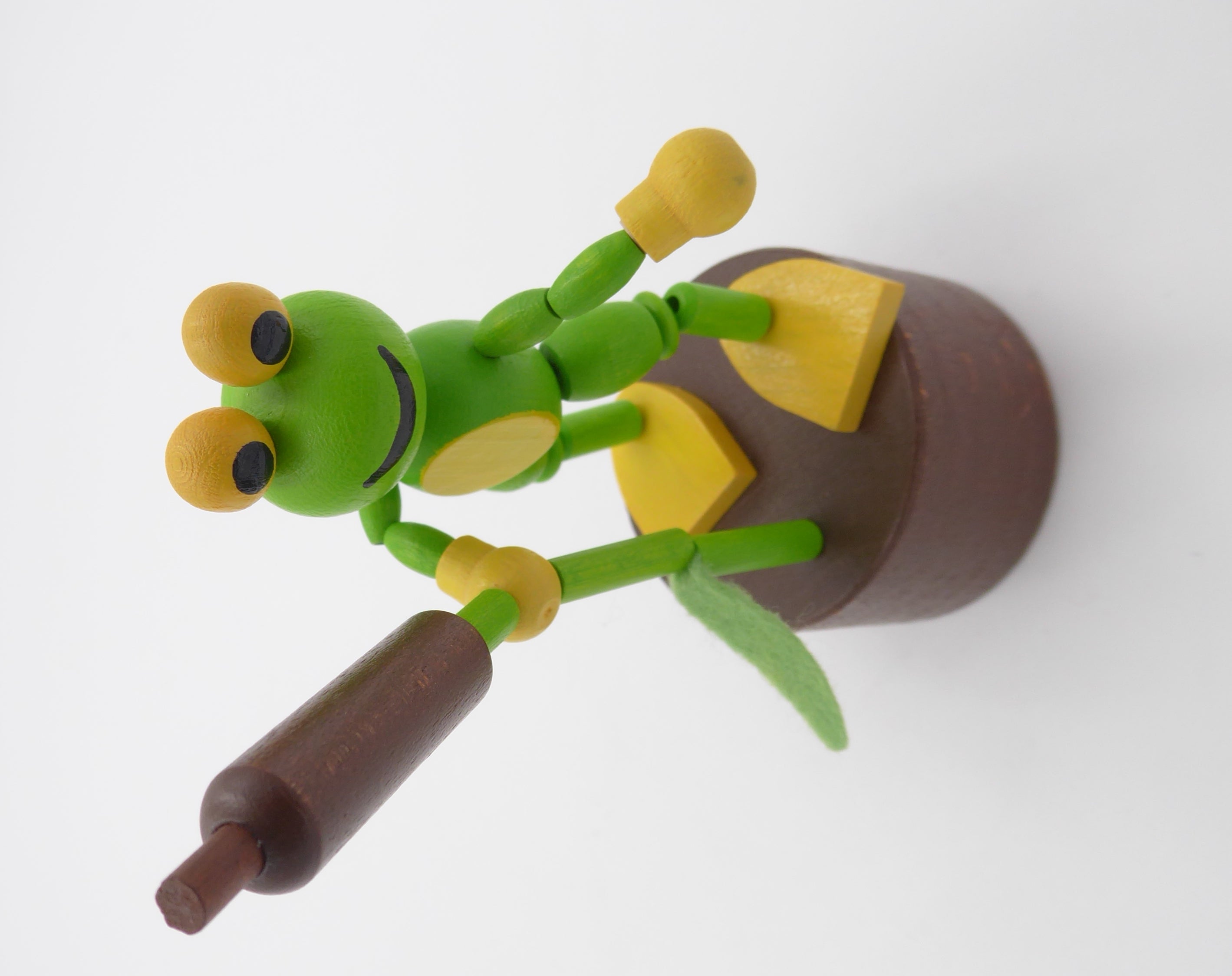 Grenouille en bois se démentibulant