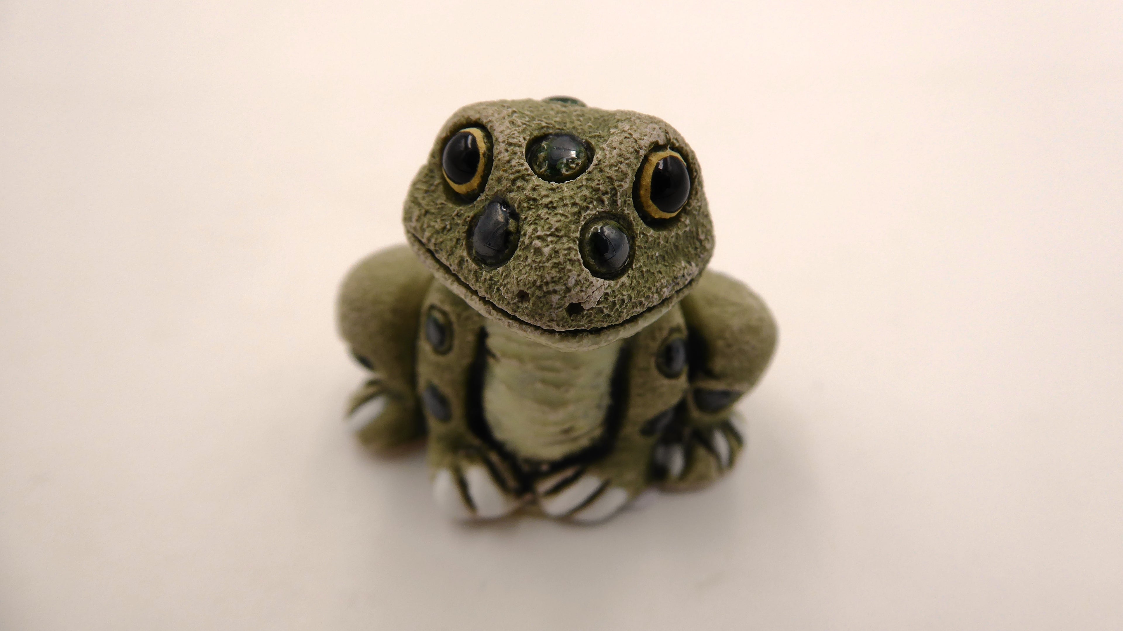 Petite grenouille incrustée venant du Pérou