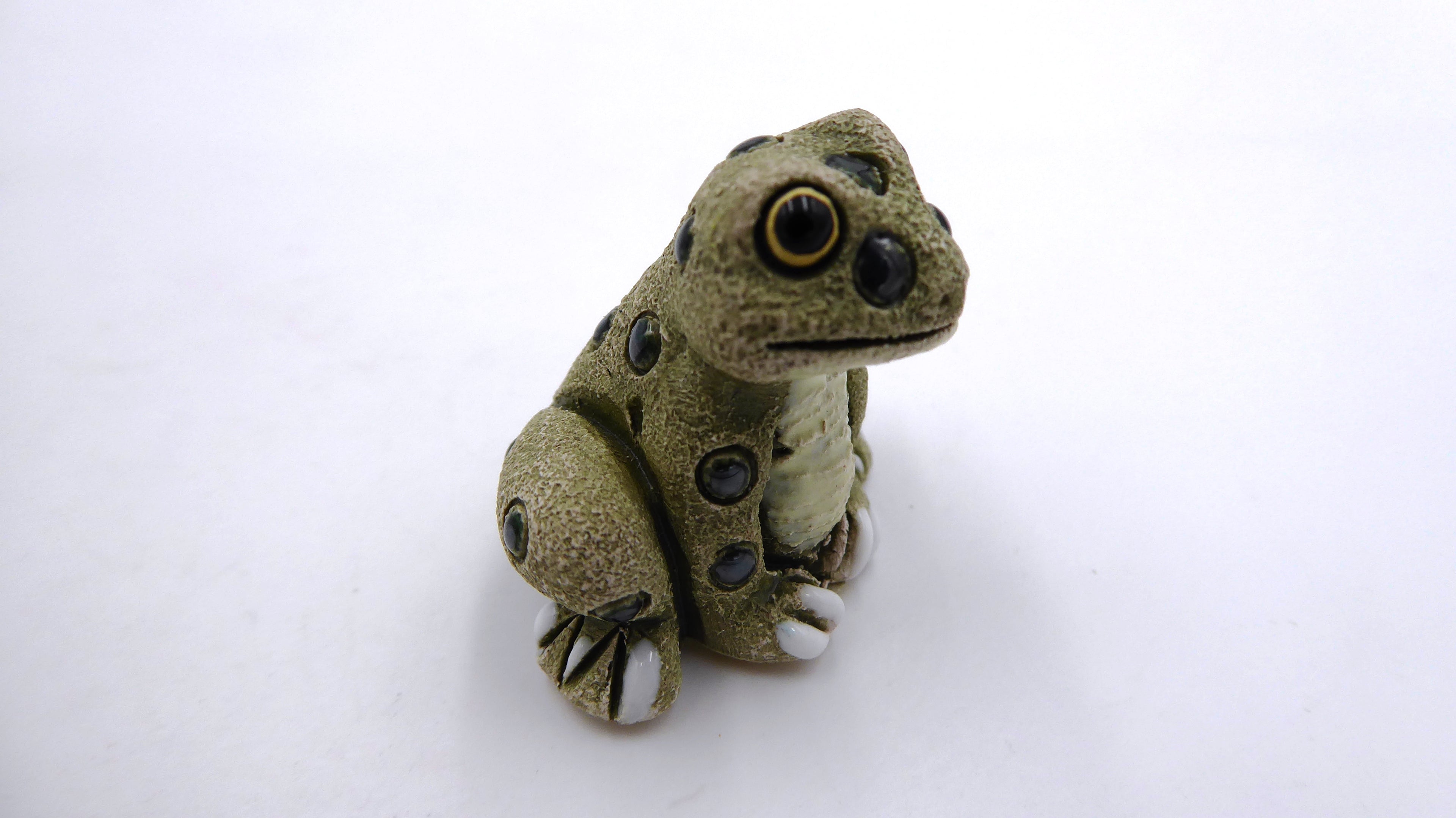 Petite grenouille incrustée venant du Pérou