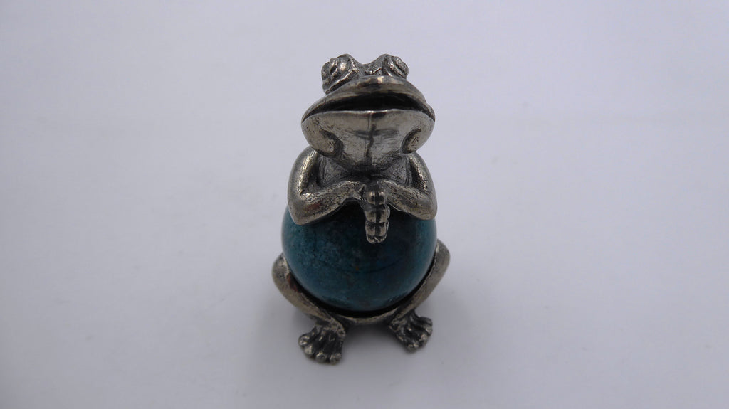 Grenouille en étain avec pierre sertie formant son vente
