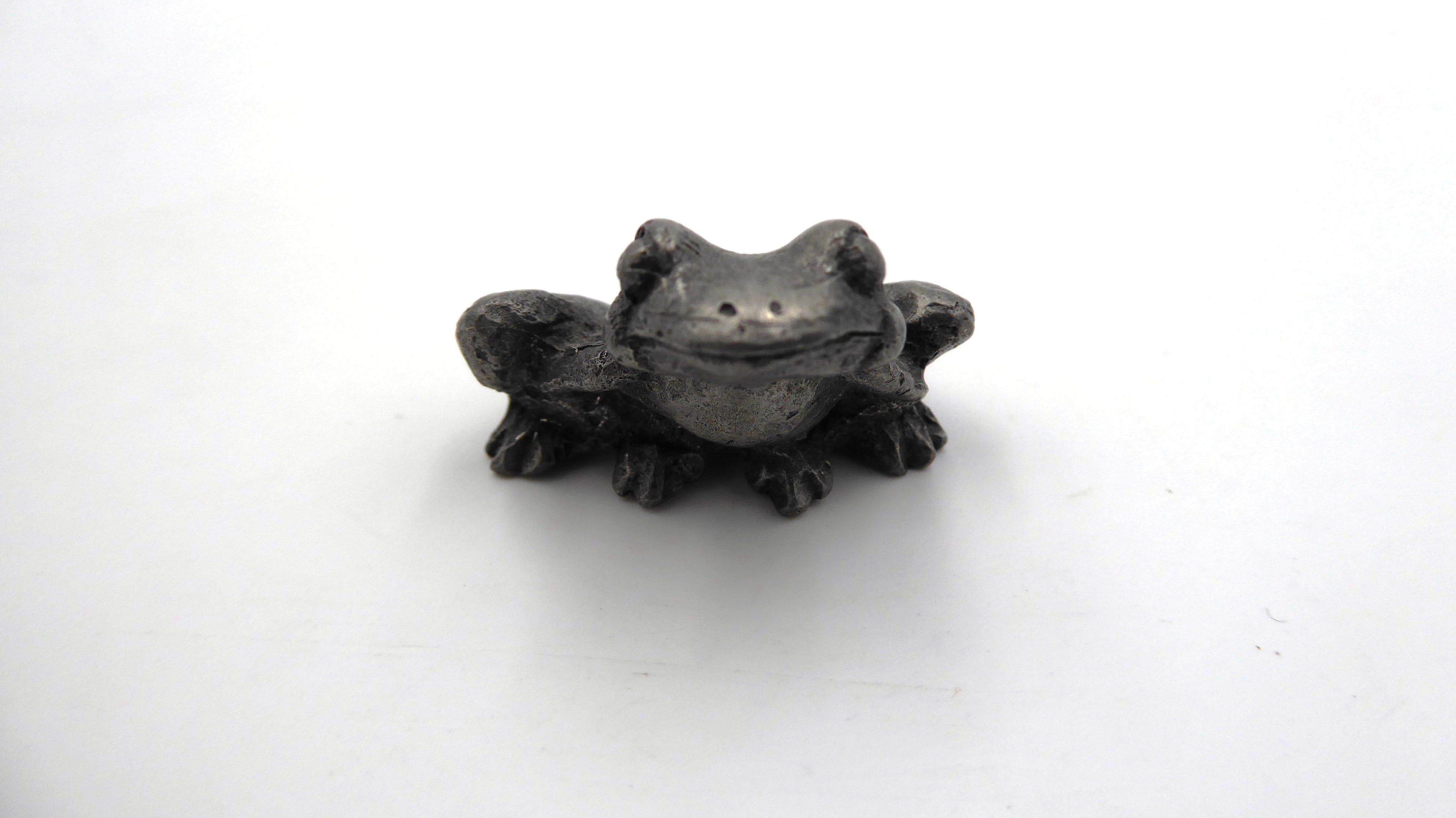 Grenouille en étain