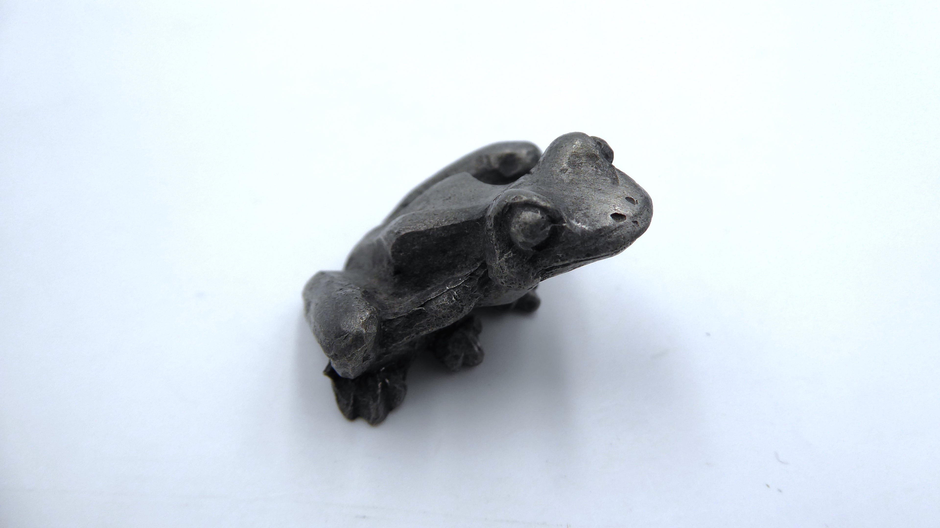 Grenouille en étain