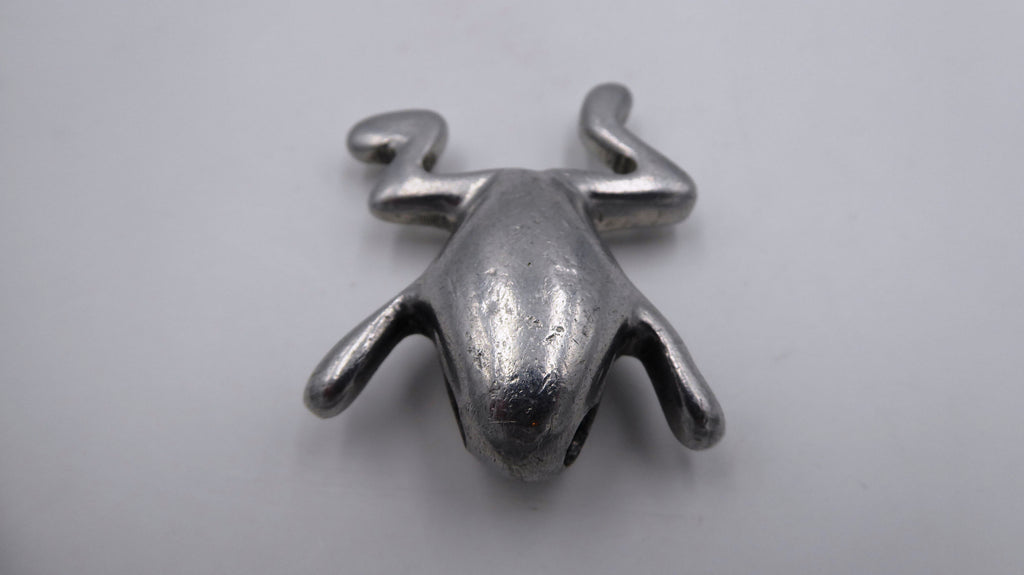 Pendentif grenouille en fonte d'aluminium tête trouée pour passage chaine