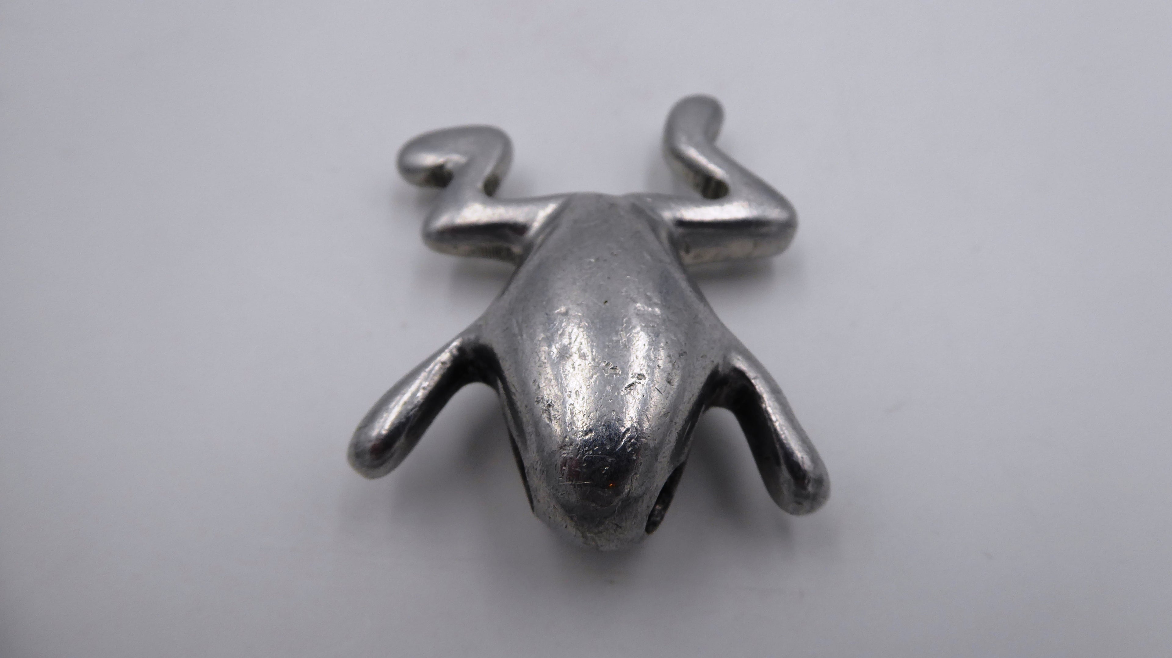 Pendentif grenouille en fonte d'aluminium tête trouée pour passage chaine