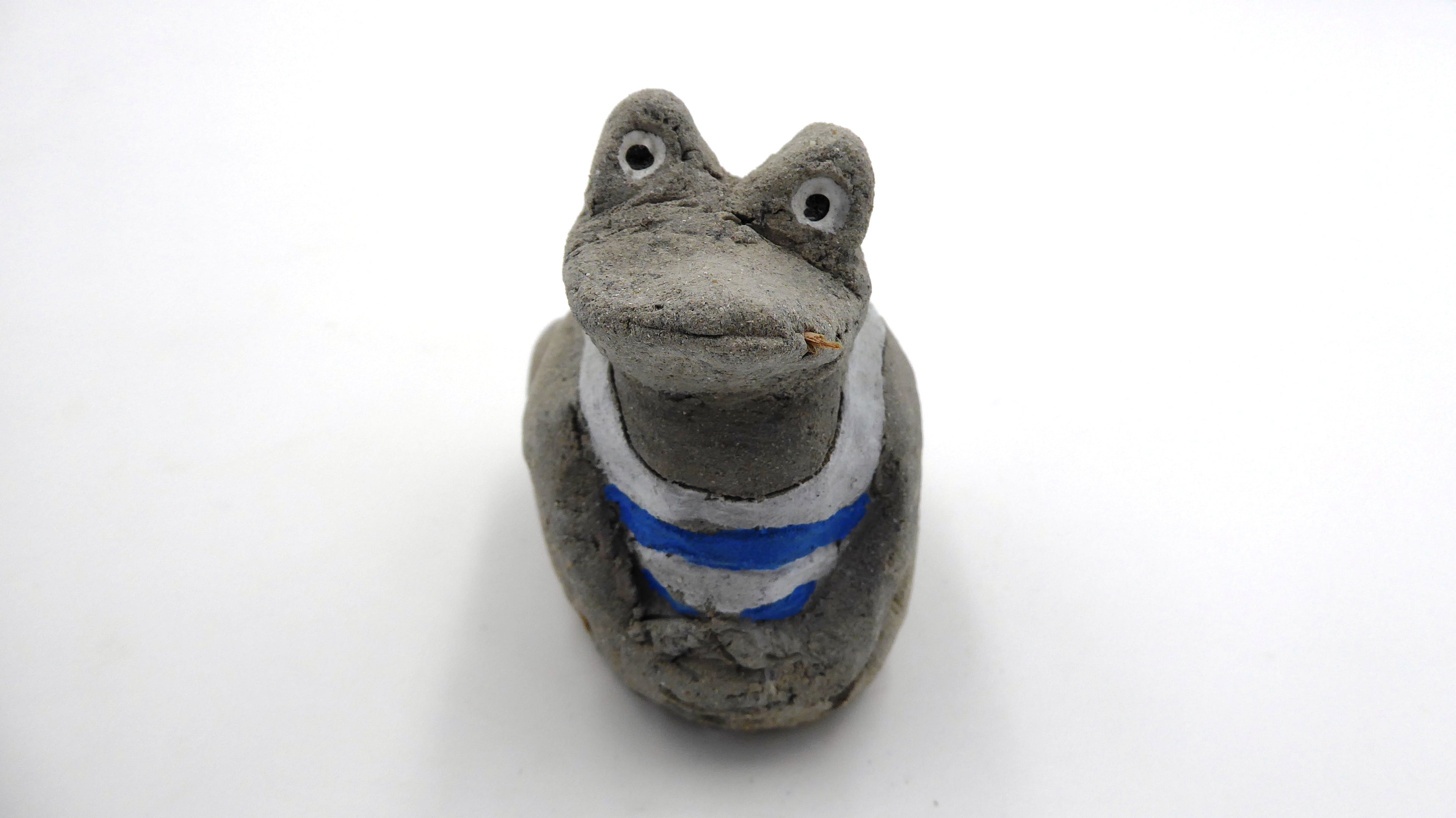 Grenouille en pierre décor marinière