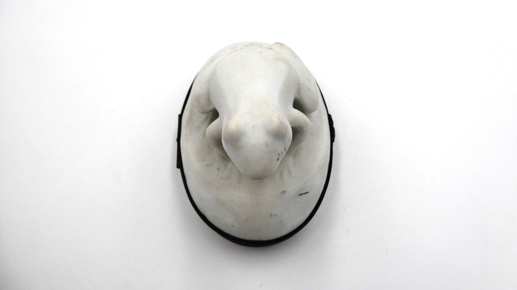 Boite à bijoux porcelaine blanche mate LIMOGES signé fermoir fleur en laiton