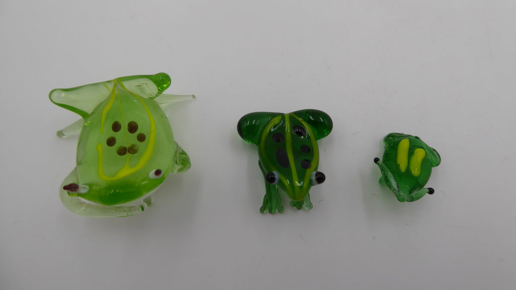 Lot de trois petites grenouilles en verre soufflée