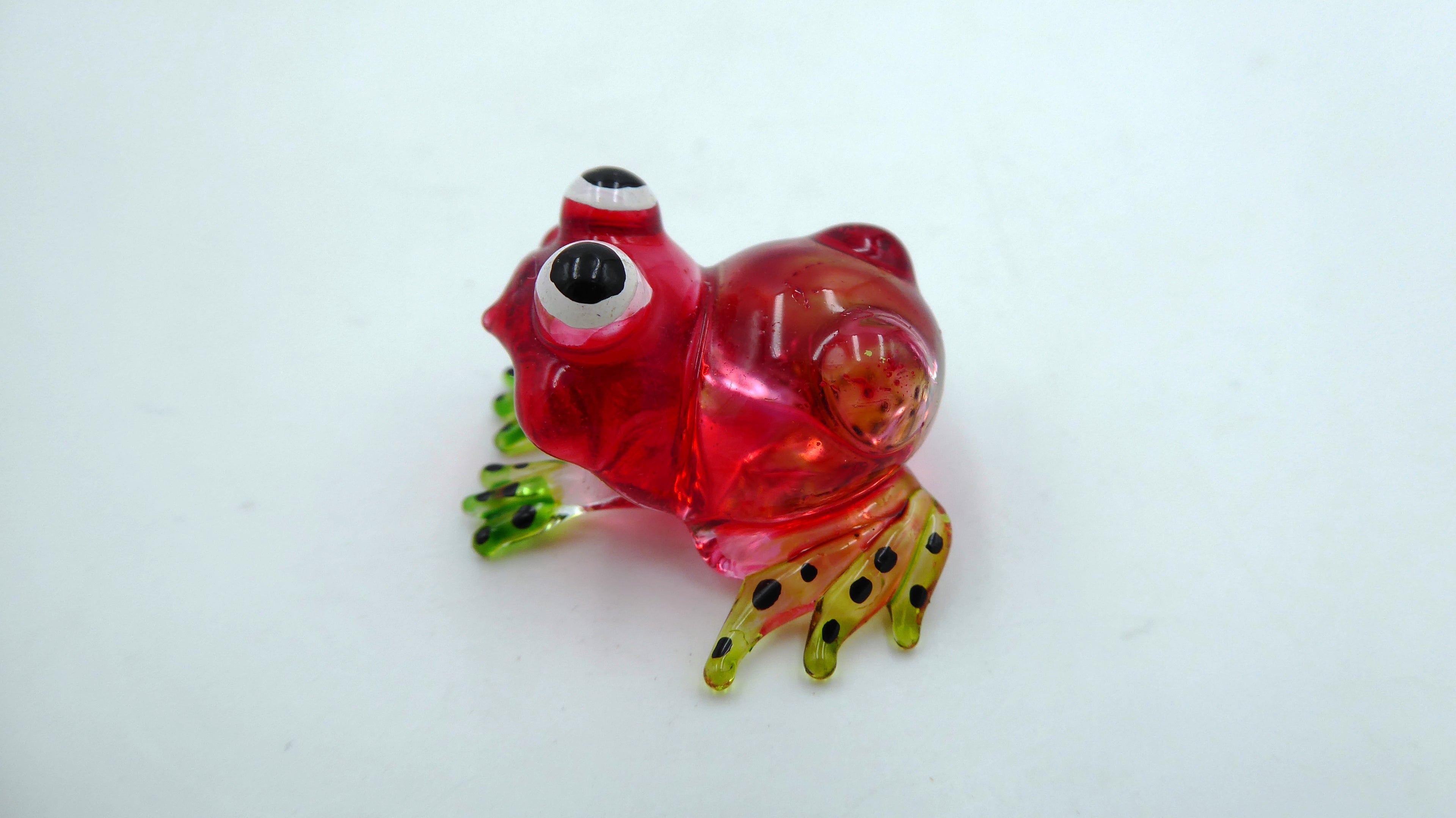 Petite grenouille en verre soufflé rouge