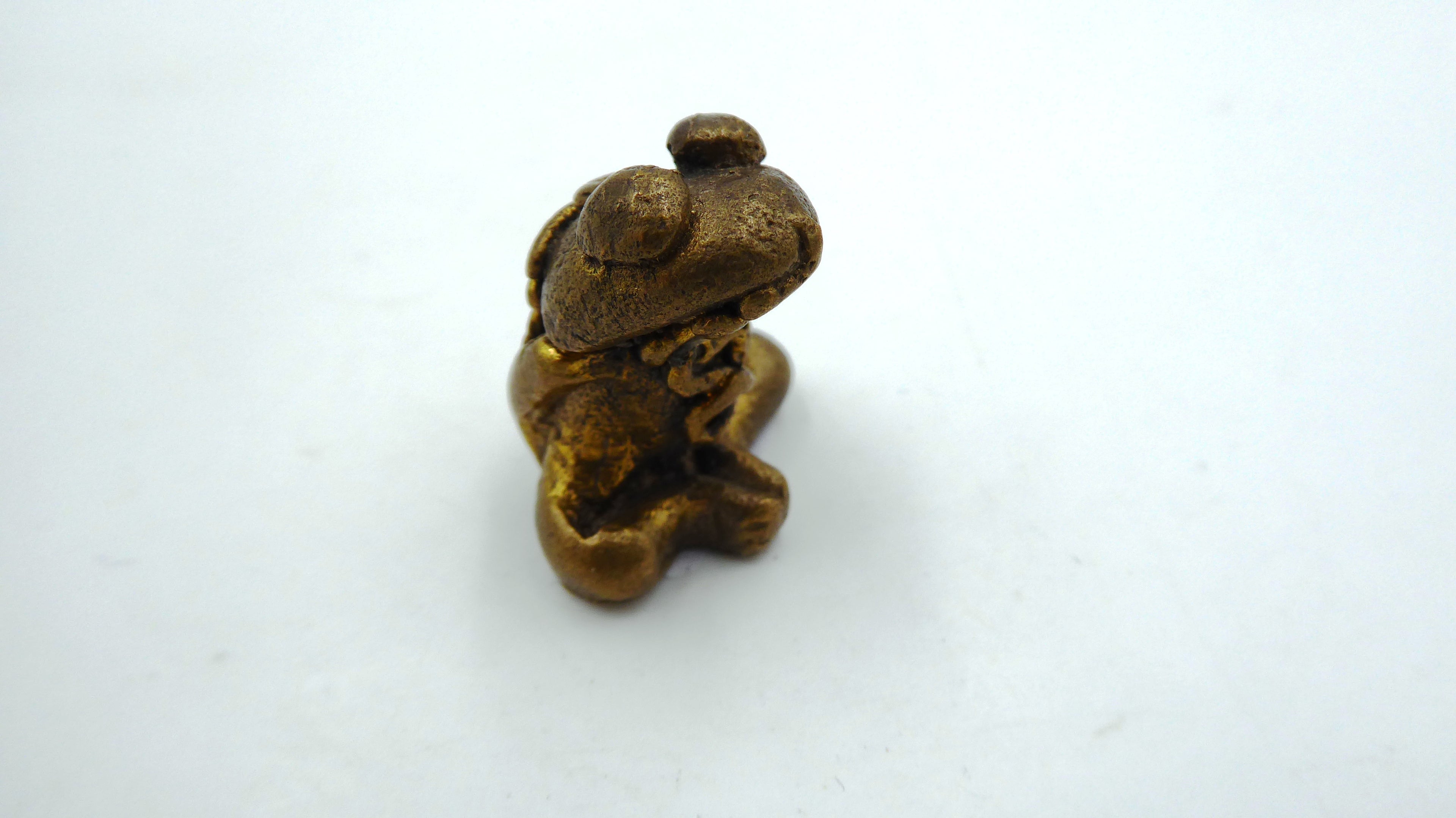 Petite grenouille en laiton zen