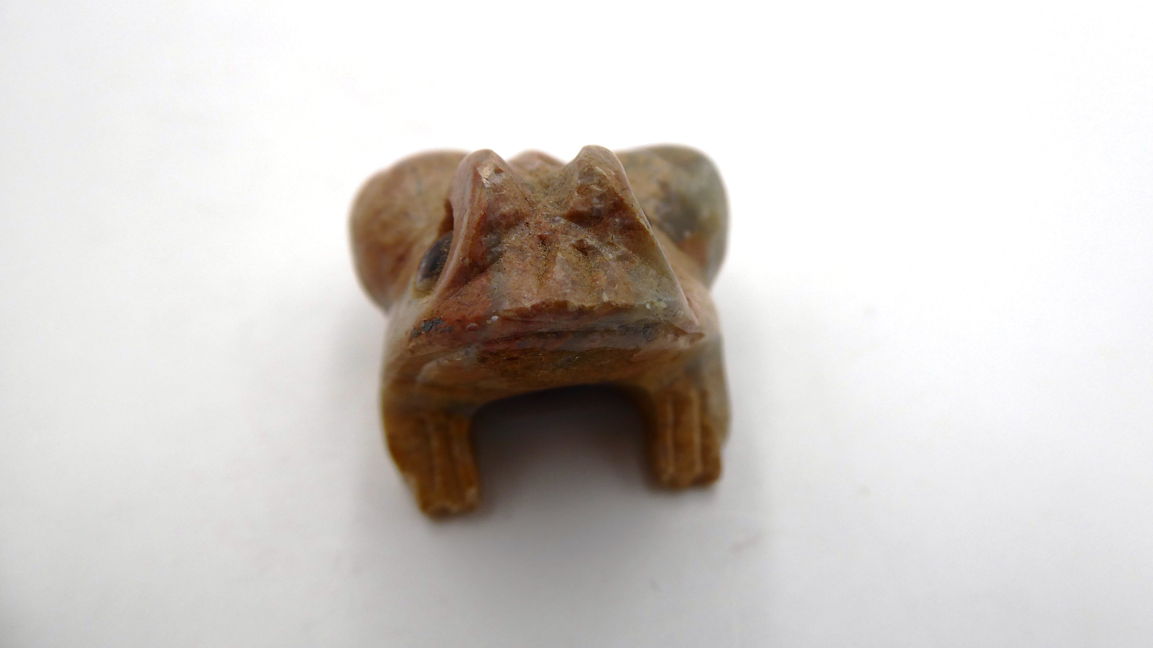 Petite grenouille en pierre steatite
