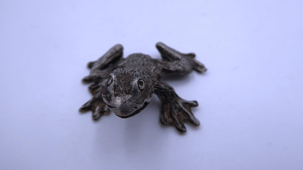 Petite grenouille en étain