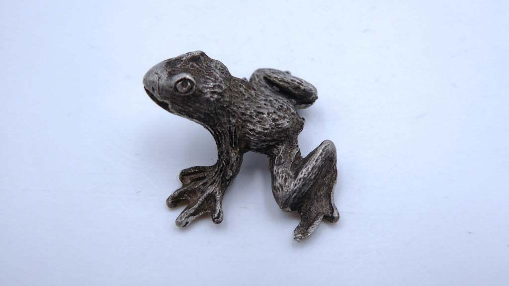Petite grenouille en étain