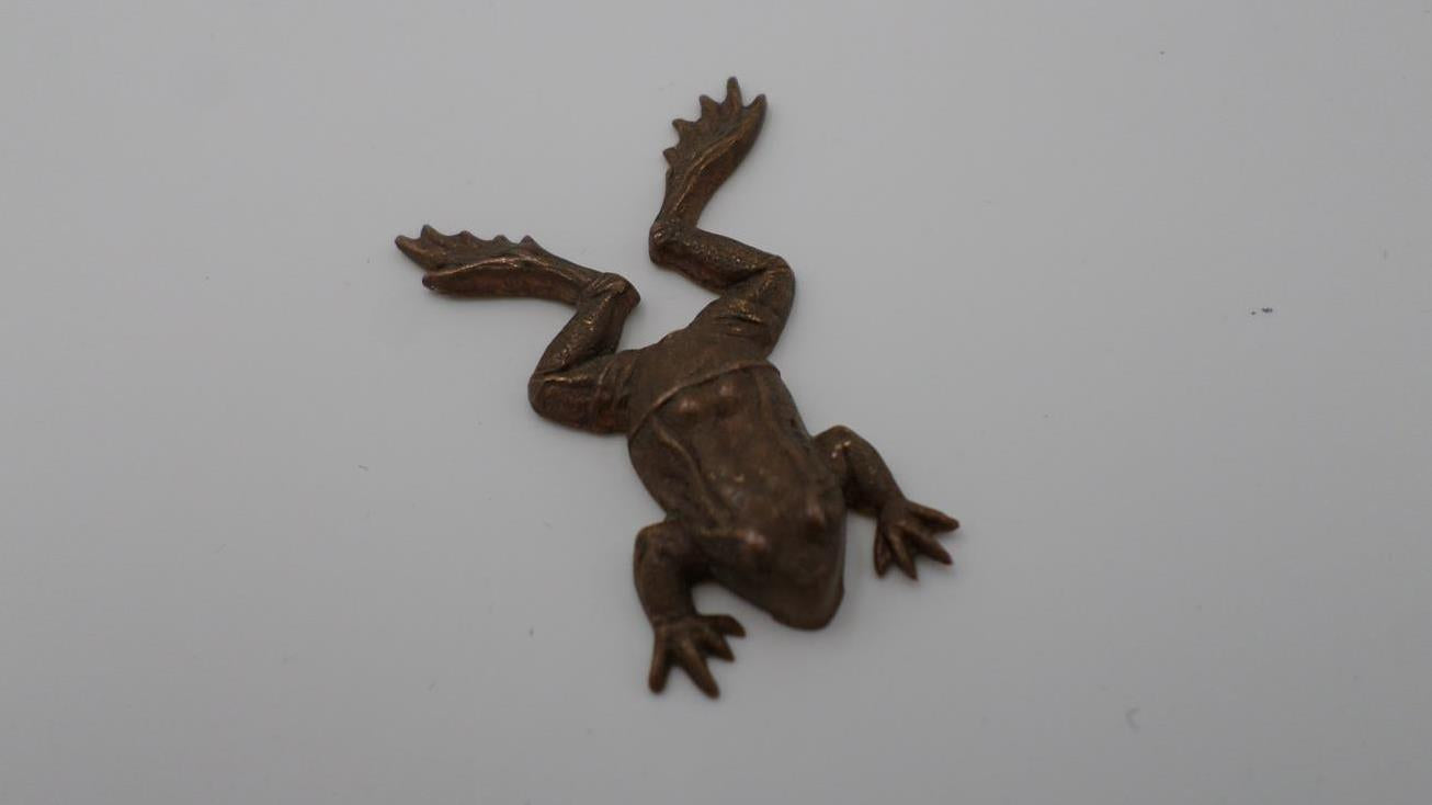 Crapaud en cuivre ancien embouti