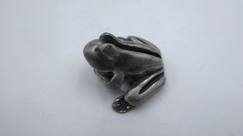 Petite grenouille venant de SUÈDE en étain signé