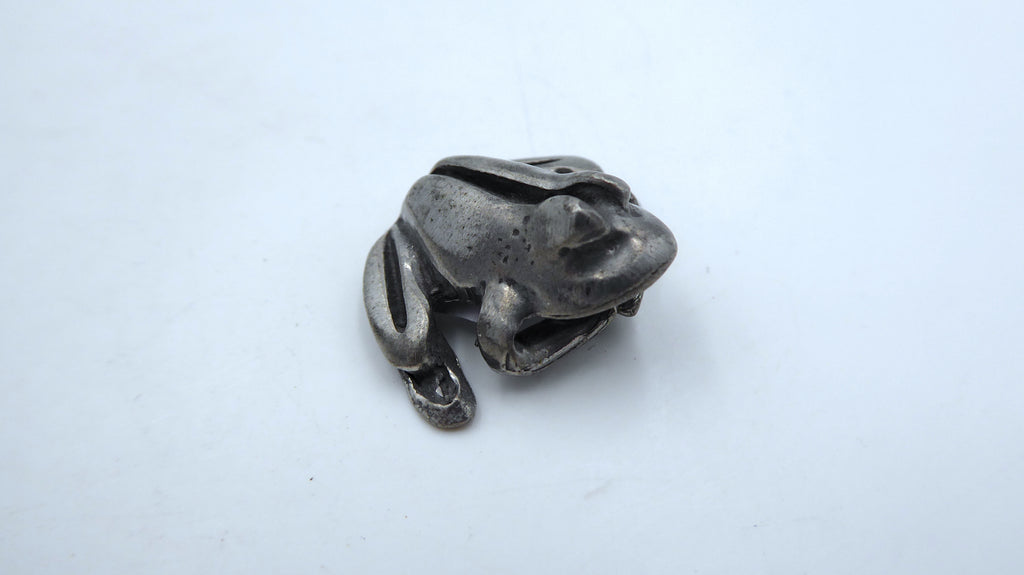 Petite grenouille venant de SUÈDE en étain signé