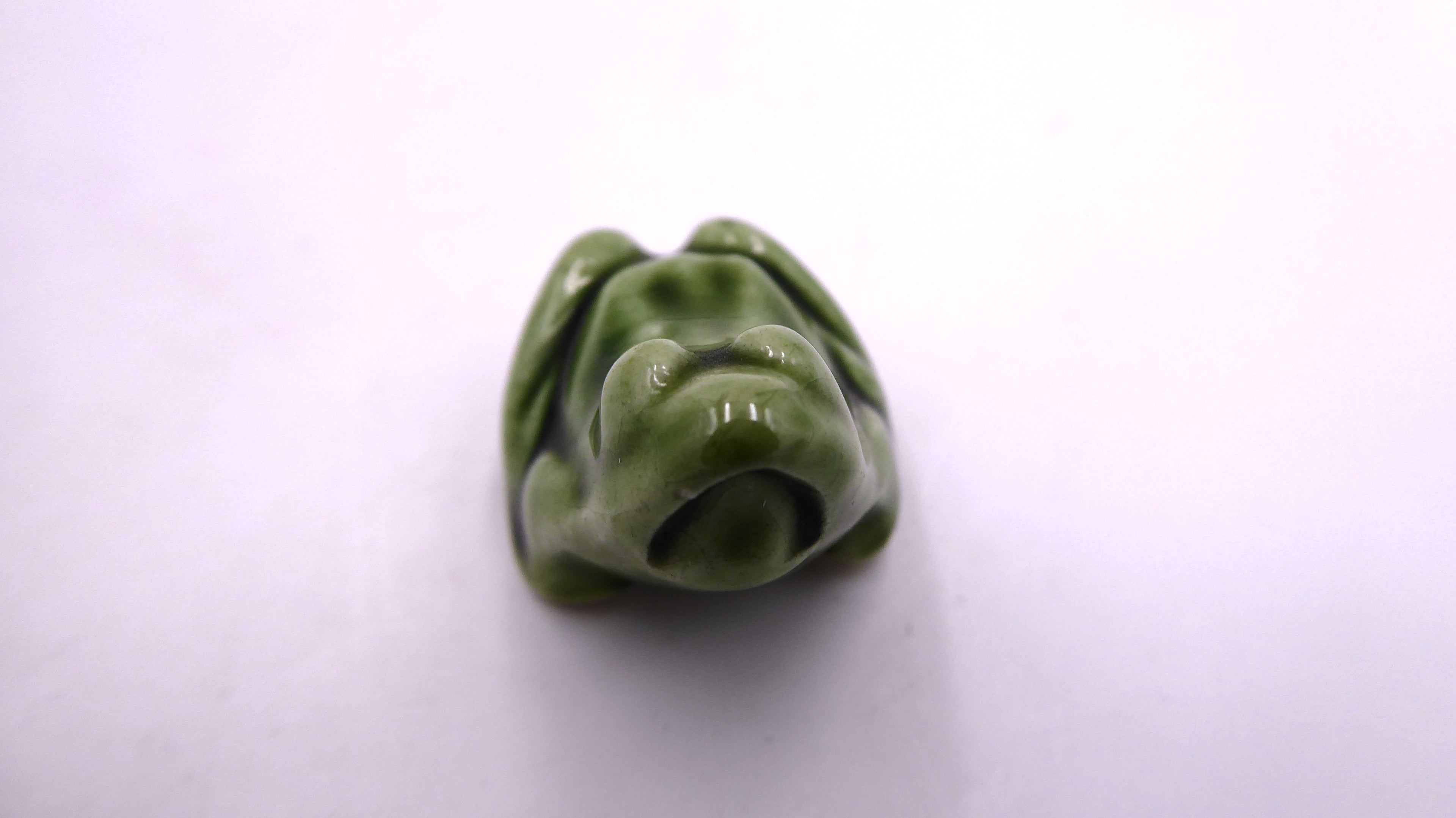 Petite grenouille en céramique verte
