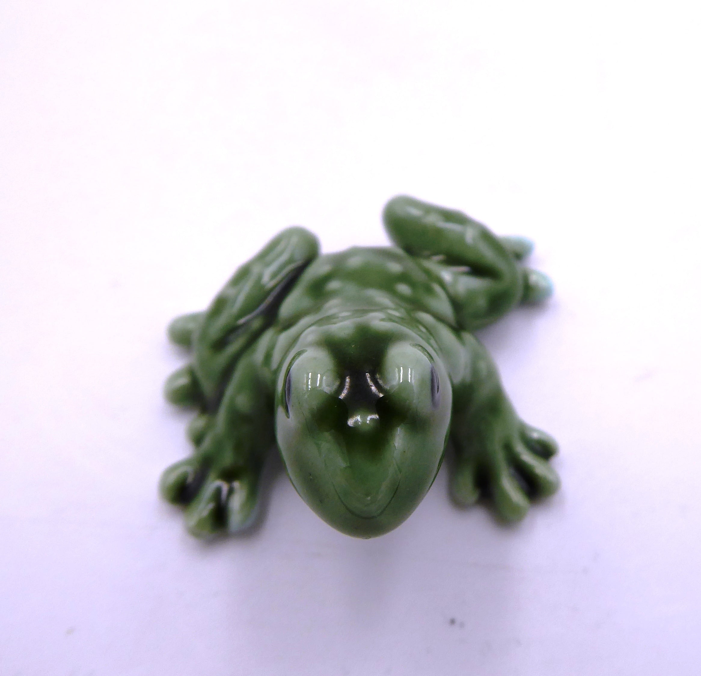 Petite grenouille en céramique verte