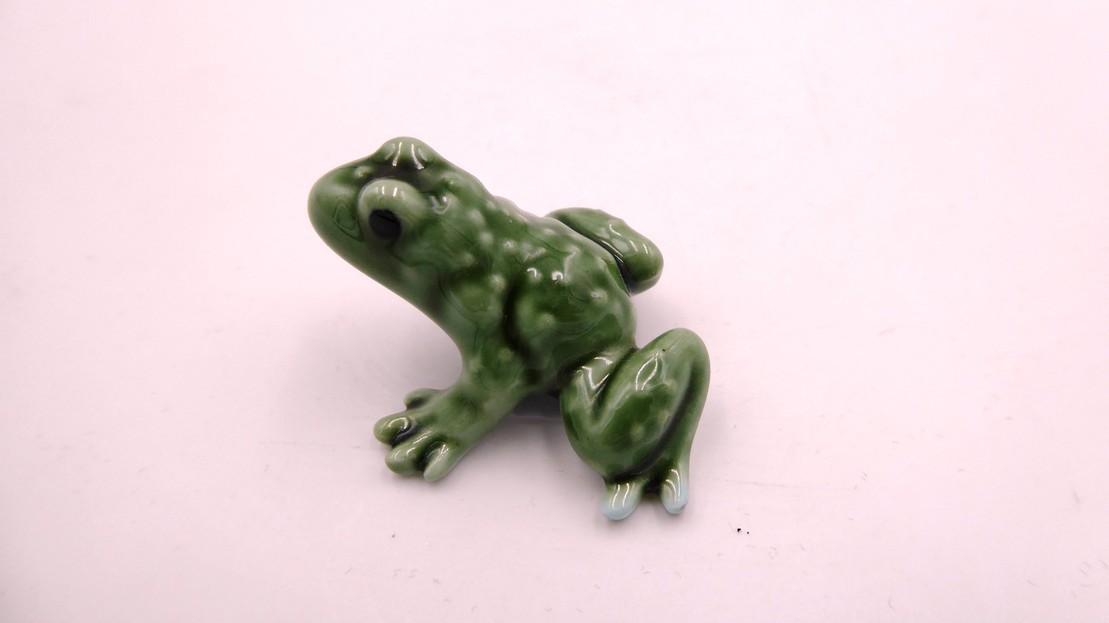 Petite grenouille en céramique verte