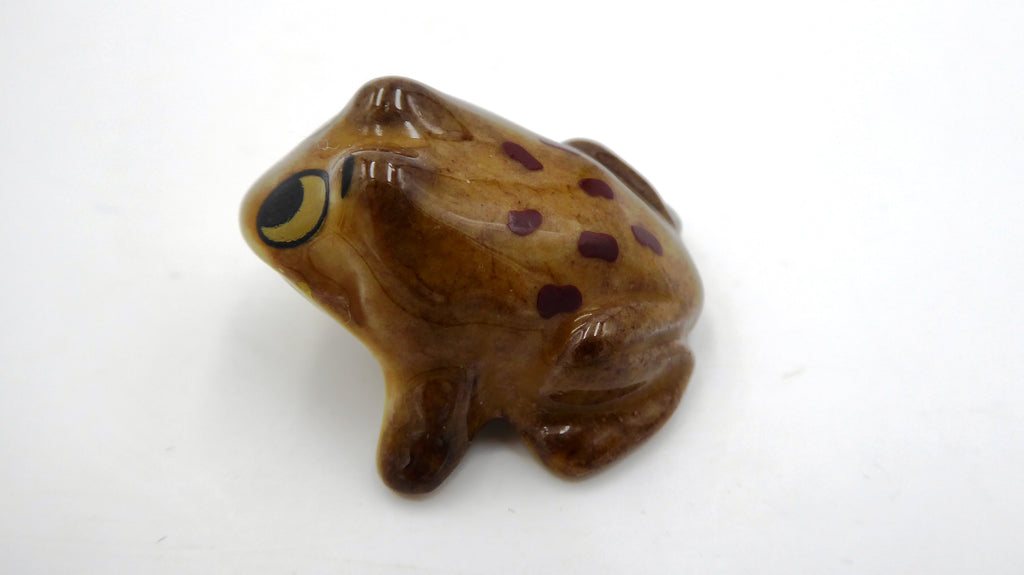 Petite grenouille en céramique marron à pois noirs
