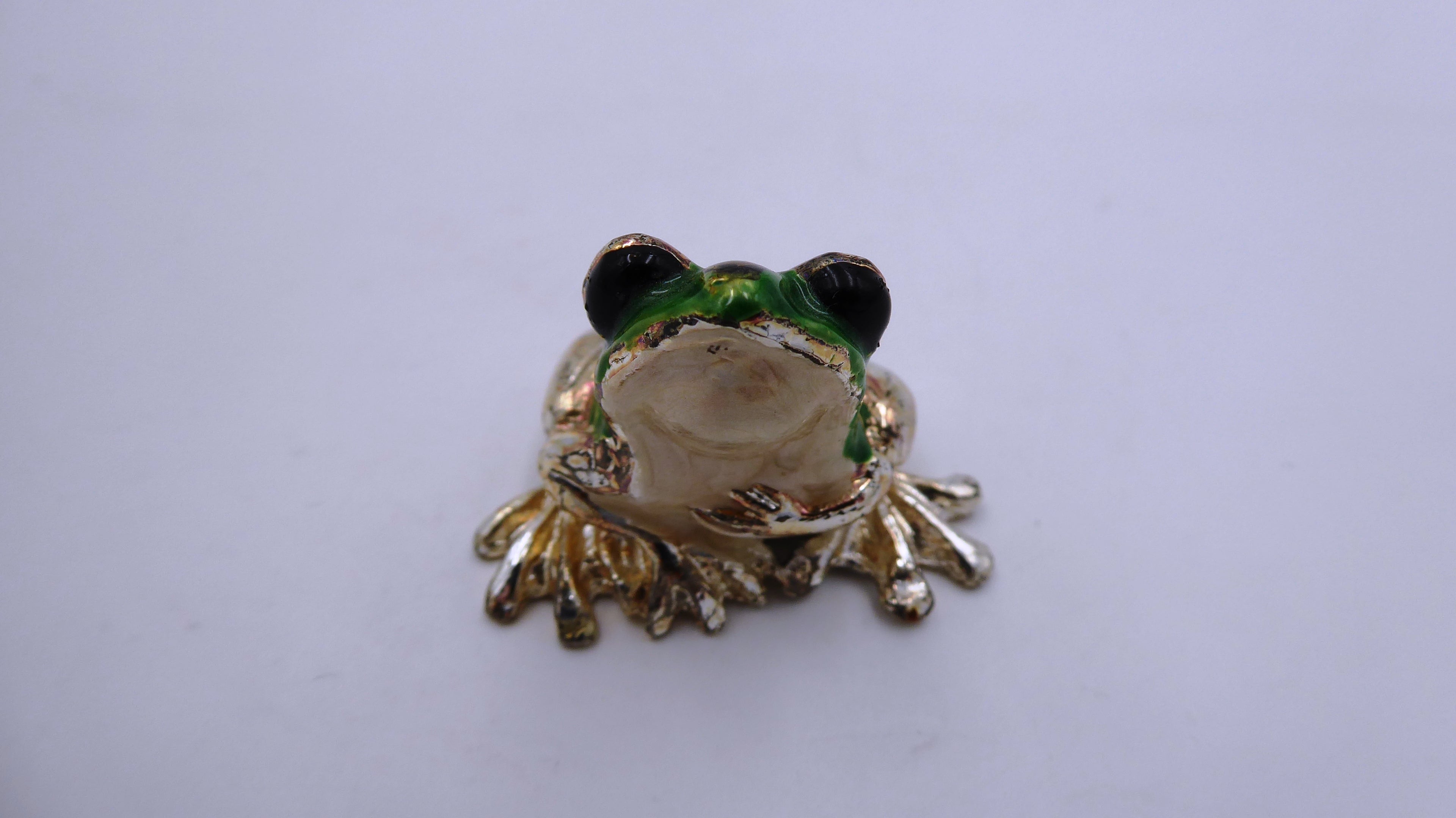 Grenouille en laiton argenté peinte