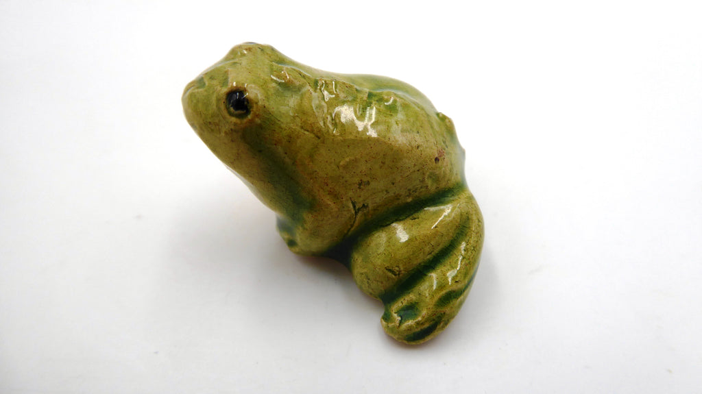 Petite grenouille en céramique verte claire