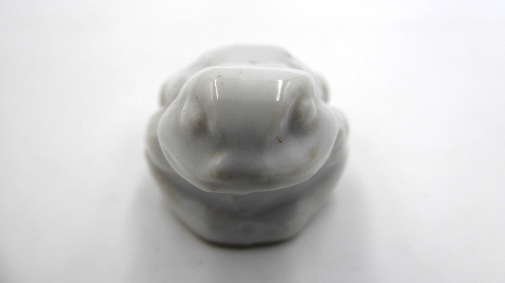 Petite grenouille en céramique blanche