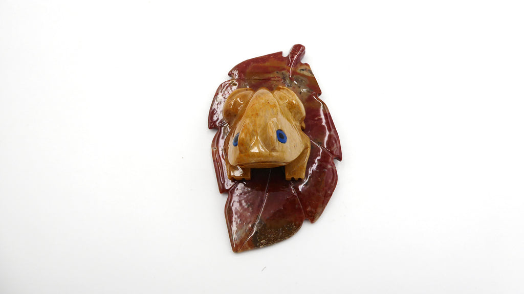 Grenouille sur un nénuphar en onyx