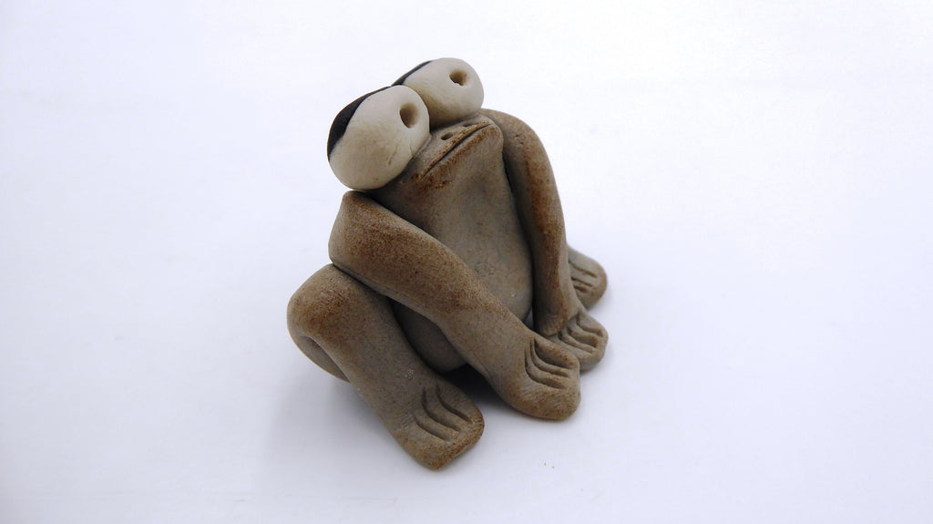 Grenouille en terre cuite peinte