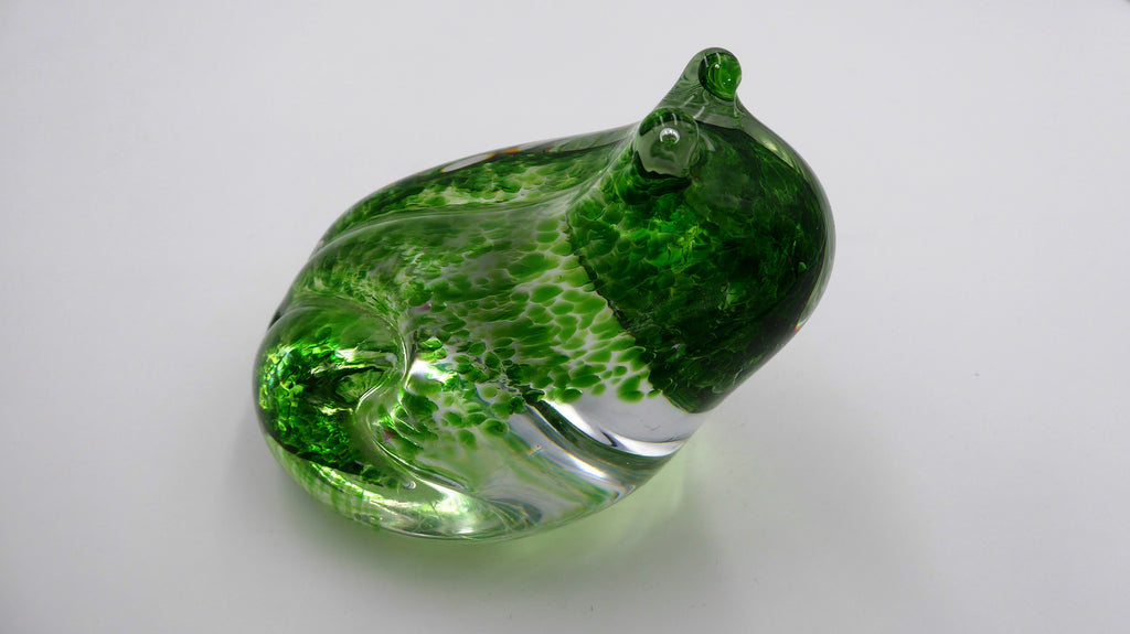 Imposant presse papier en verre à motifs vert