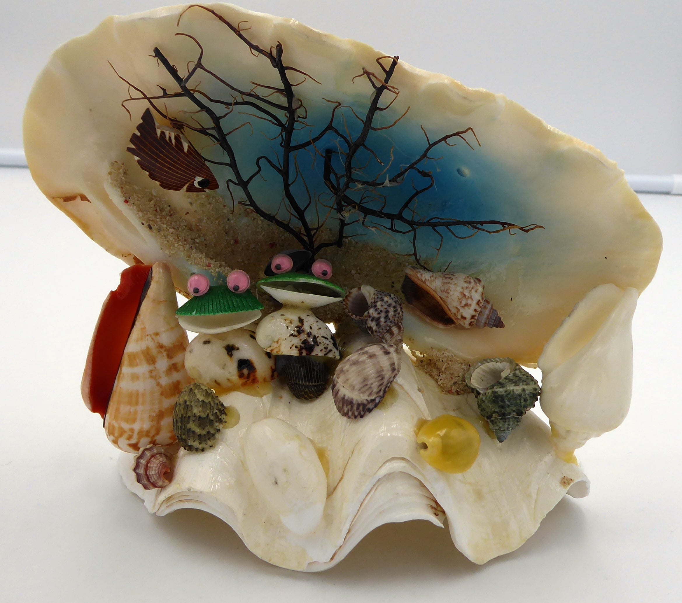Création en coquille-coquillages et arbres
