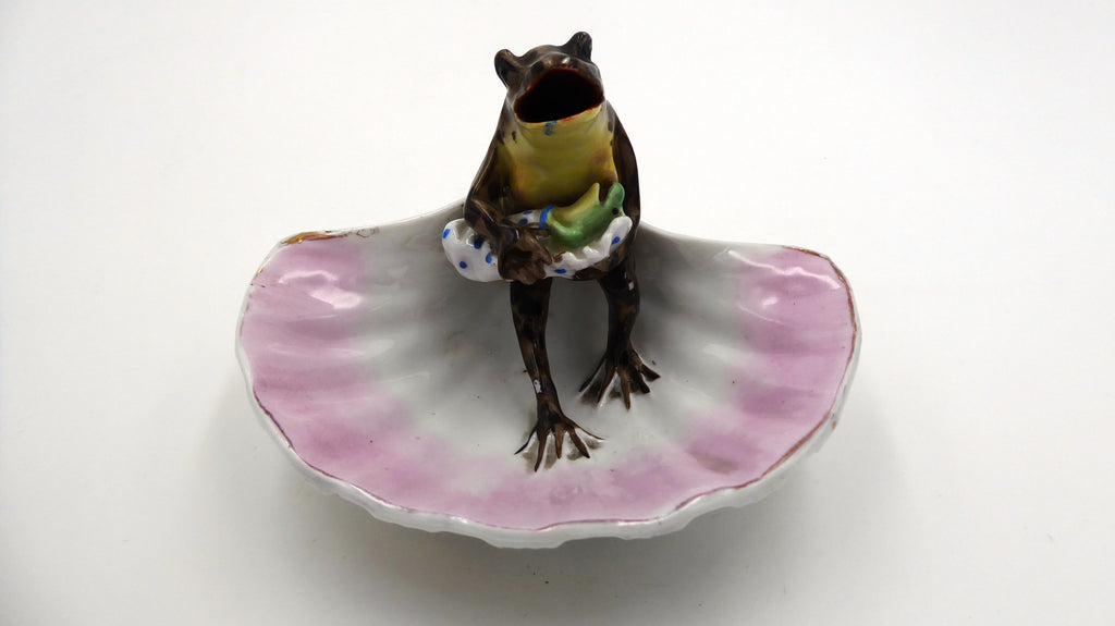 Ancien cendrier coquille Saint-Jacques en porcelaine maman tient son bébé