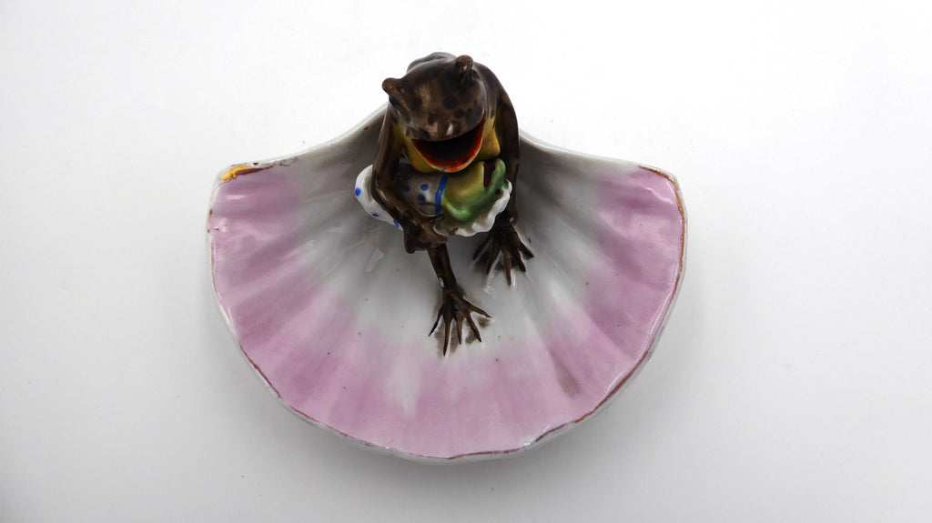 Ancien cendrier coquille Saint-Jacques en porcelaine maman tient son bébé