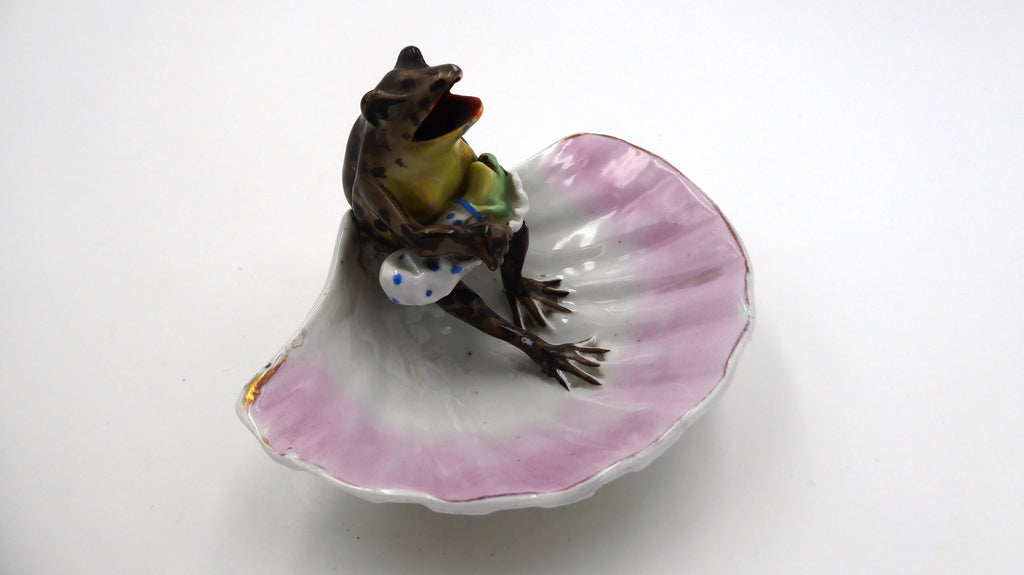 Ancien cendrier coquille Saint-Jacques en porcelaine maman tient son bébé