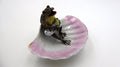 Ancien cendrier coquille Saint-Jacques en porcelaine maman tient son bébé
