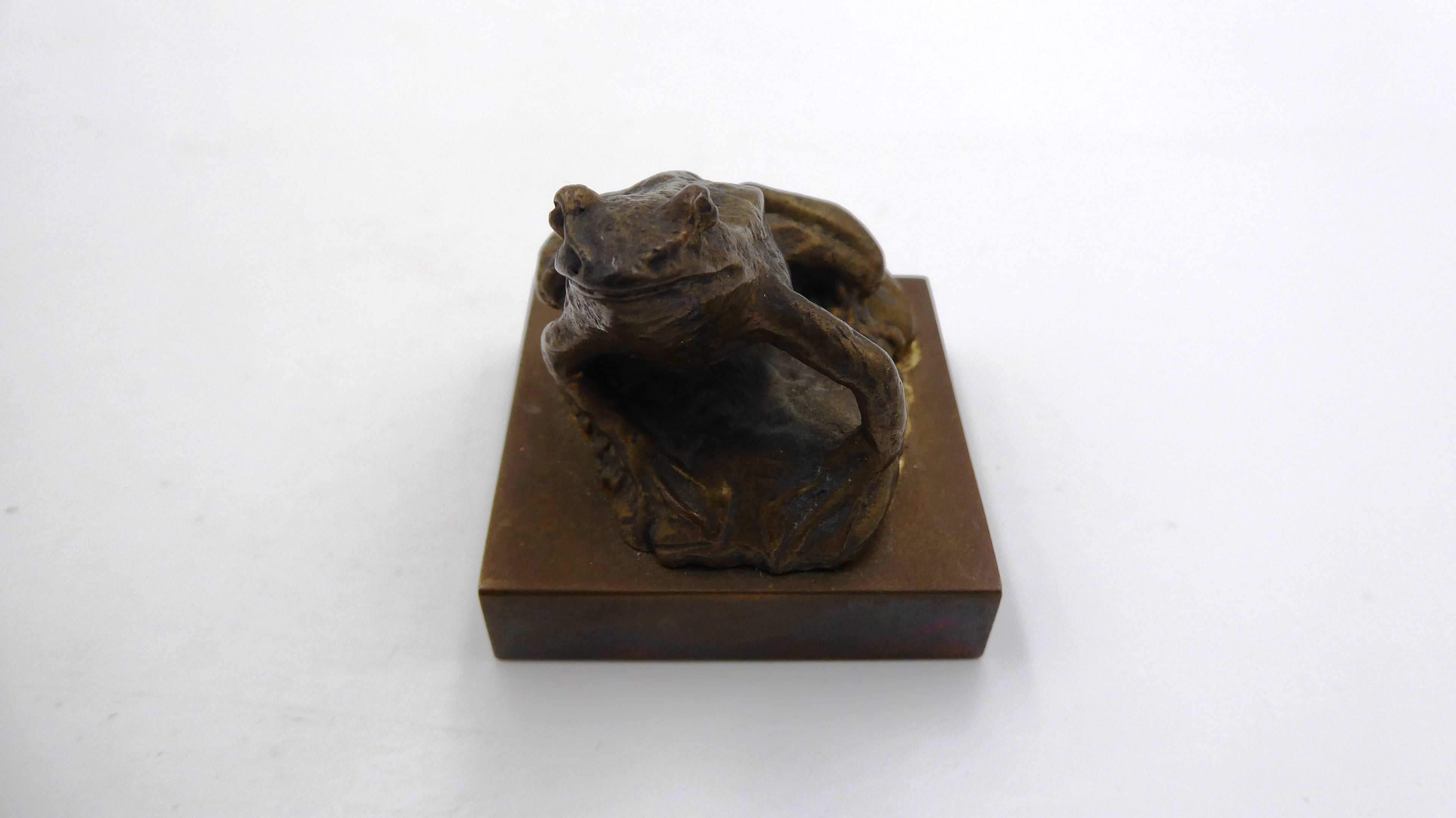 Petit bronze ancien servant de presse papier malgré sa taille