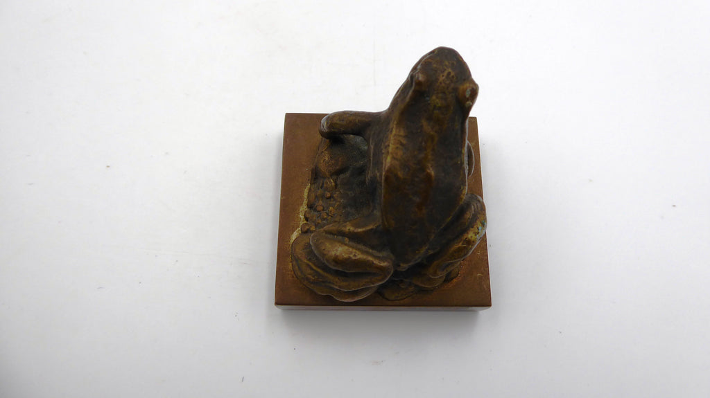 Petit bronze ancien servant de presse papier malgré sa taille