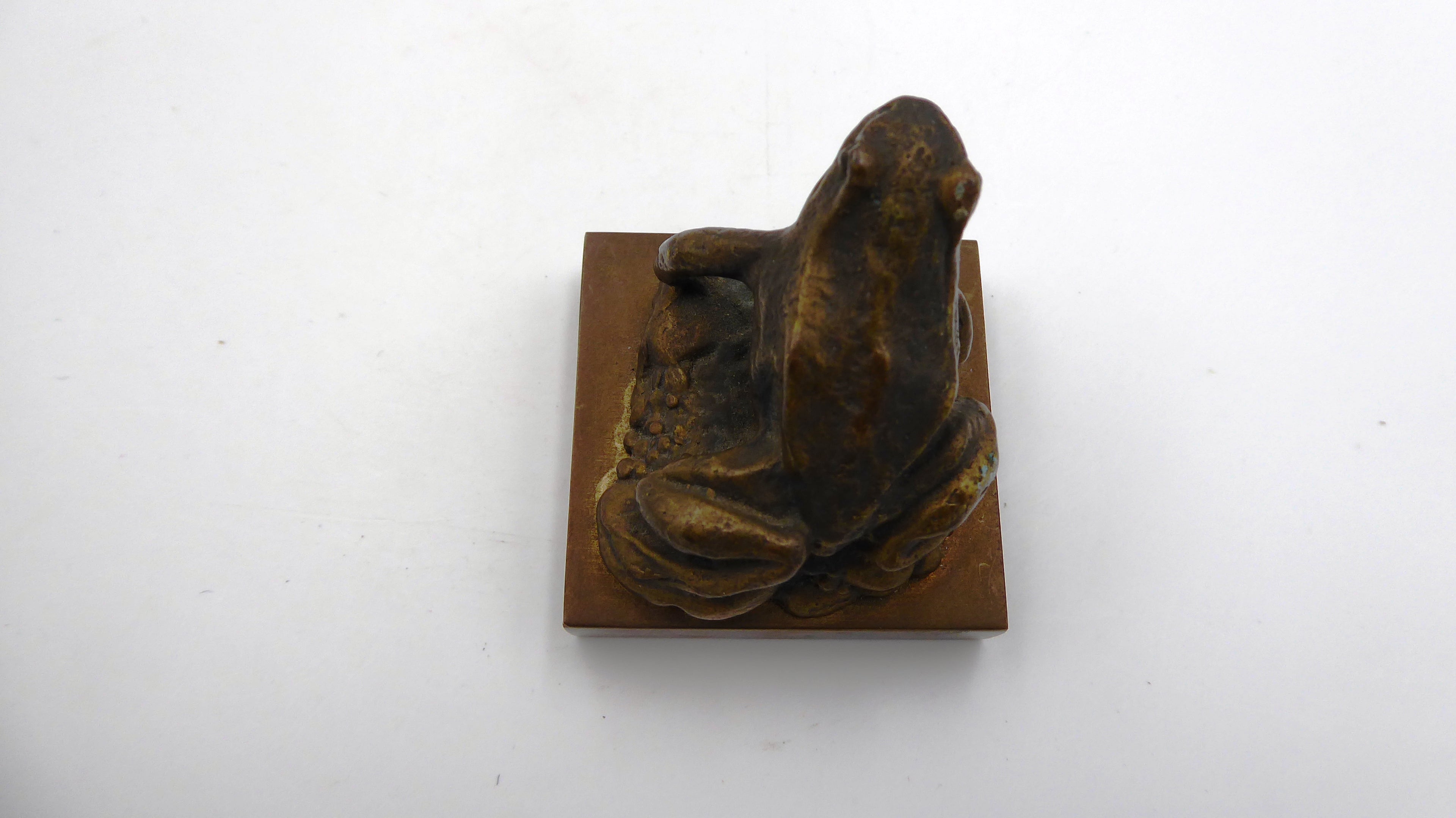 Petit bronze ancien servant de presse papier malgré sa taille