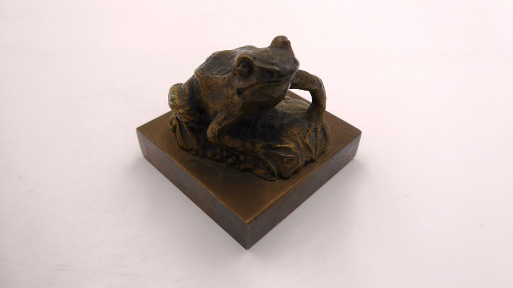 Petit bronze ancien servant de presse papier malgré sa taille