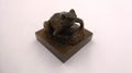 Petit bronze ancien servant de presse papier malgré sa taille