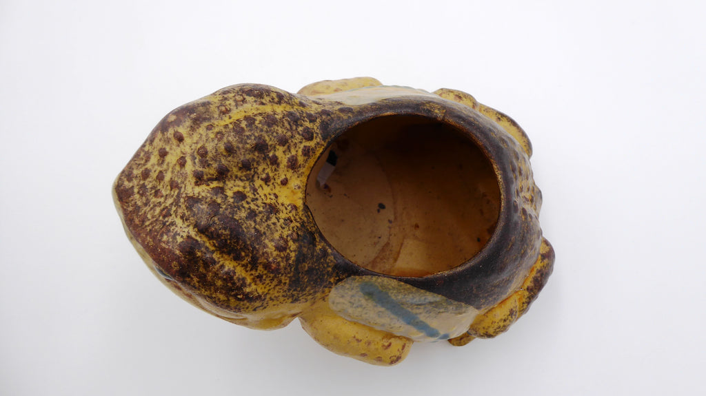 Vieille céramique mate dans son jus