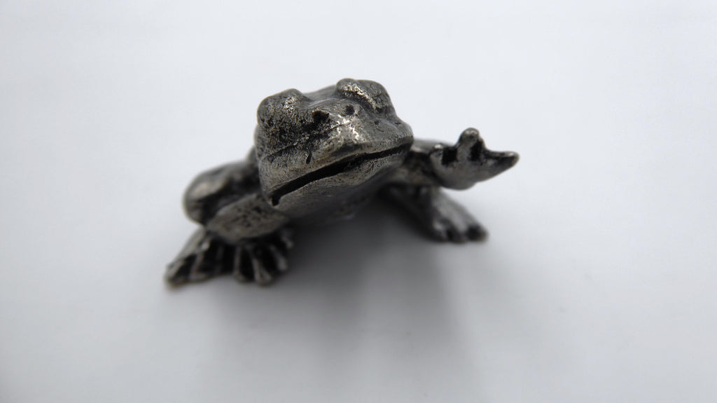 Grenouille en étain