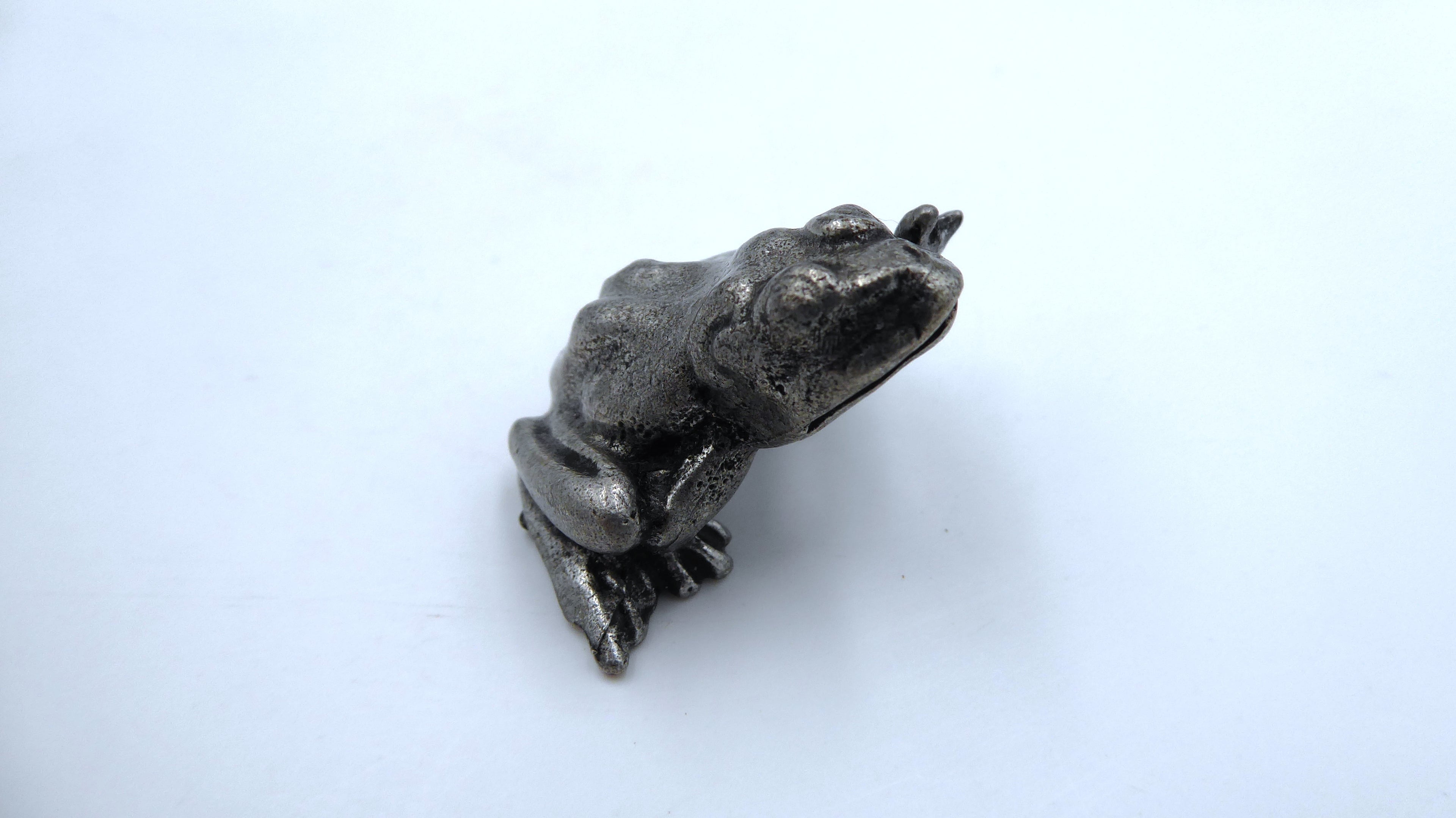 Grenouille en étain