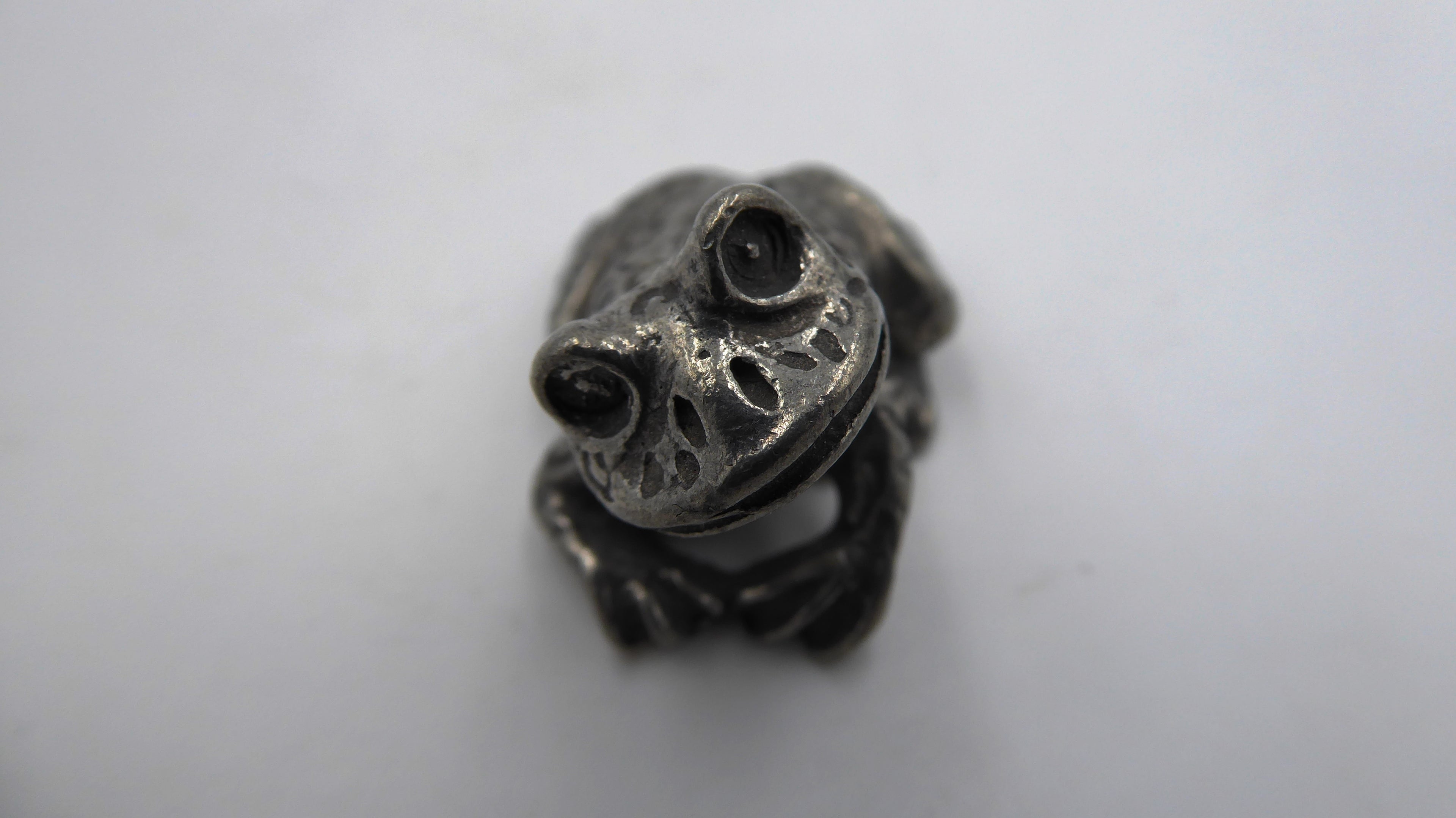 Grenouille en étain