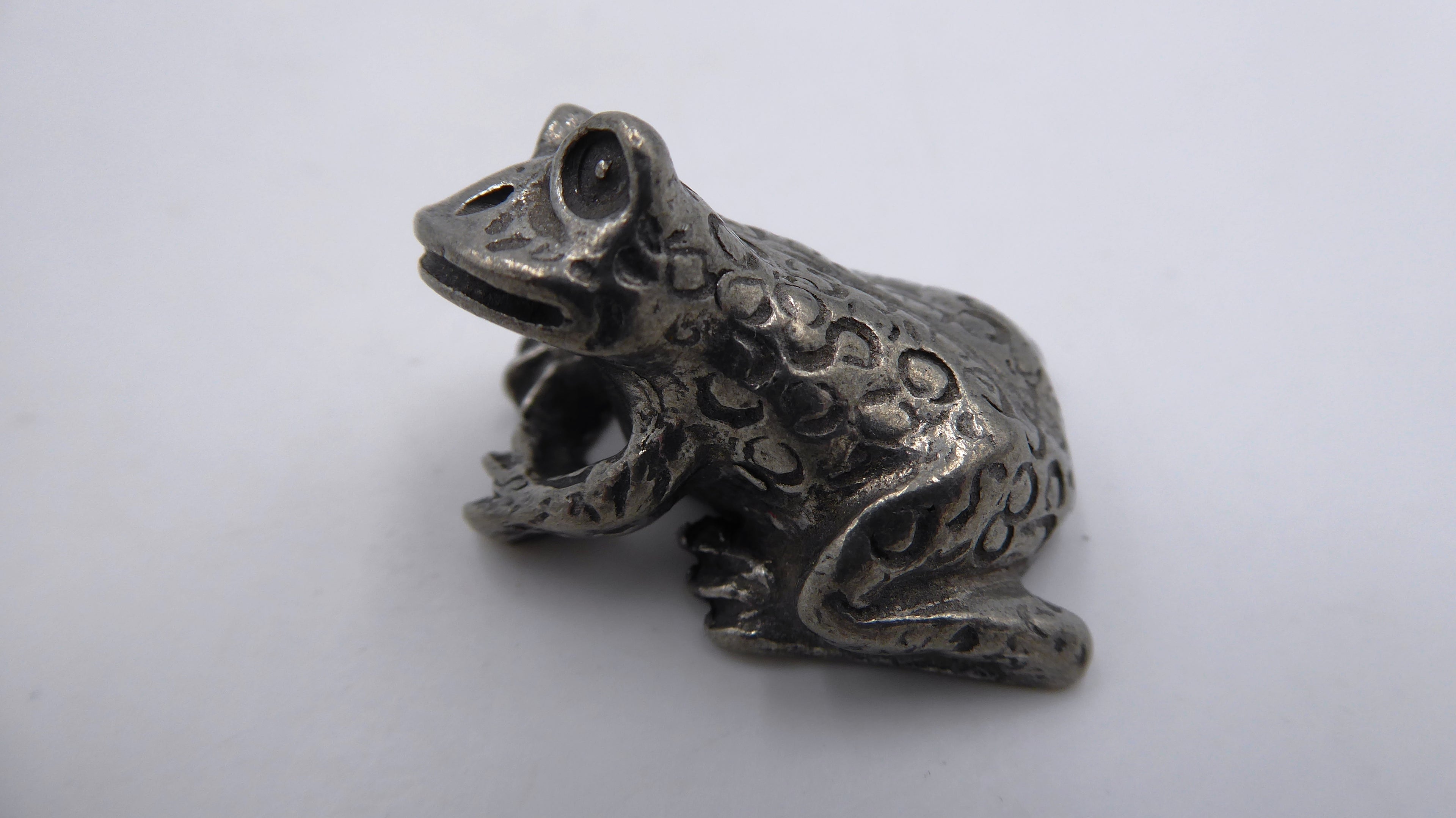 Grenouille en étain