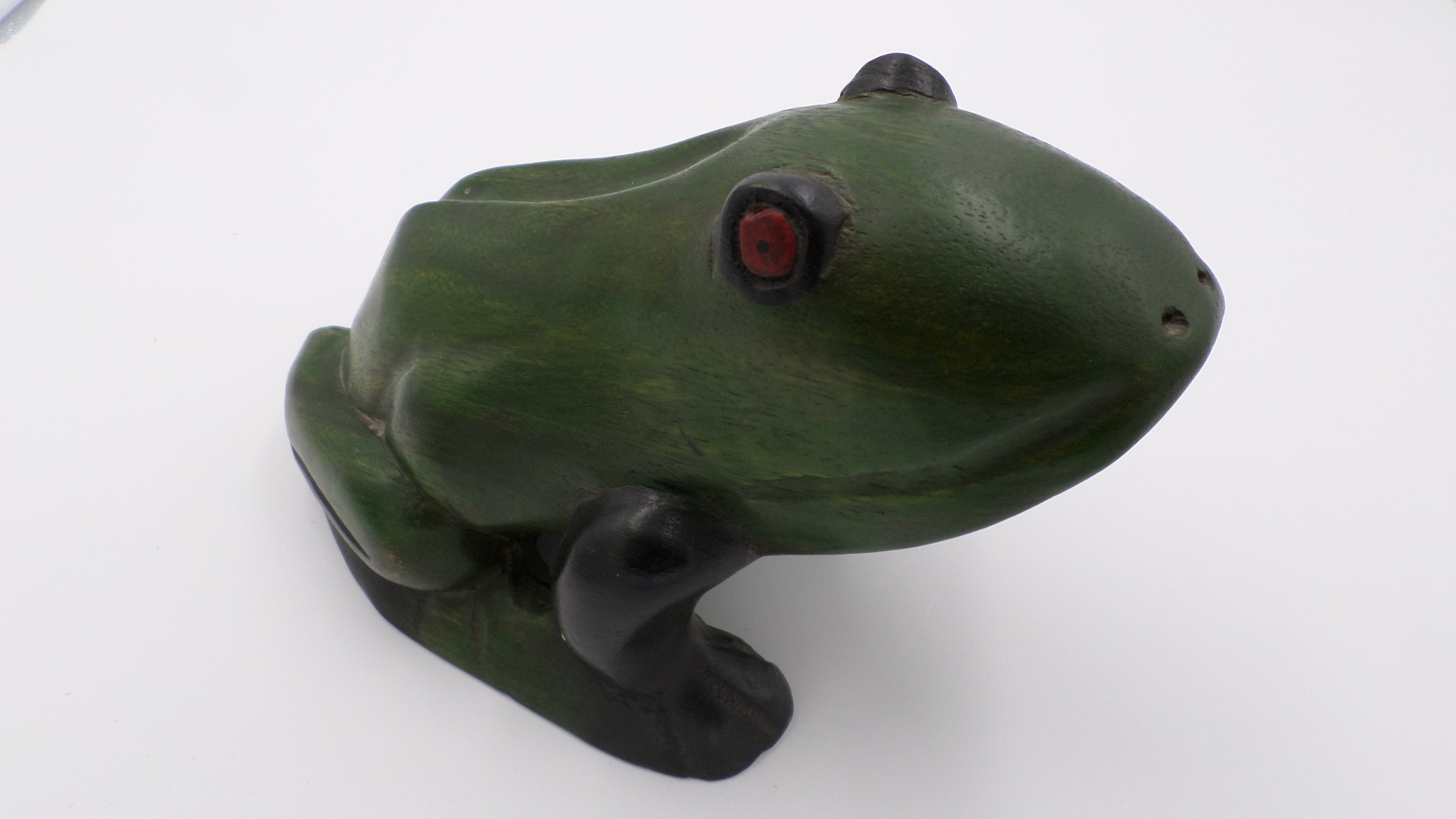 Grosse grenouille en bois verte