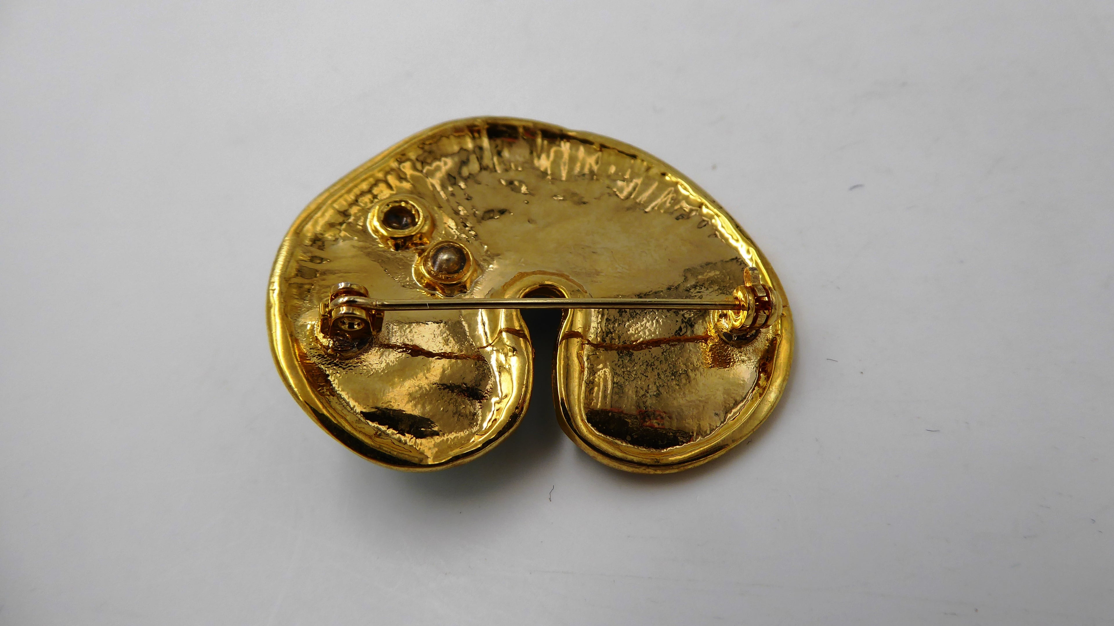 Belle petite broche métal doré et grenouille argentée