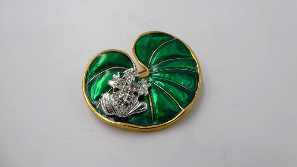 Belle petite broche métal doré et grenouille argentée
