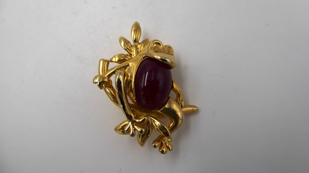 Broche grenouille doré pierre rouge